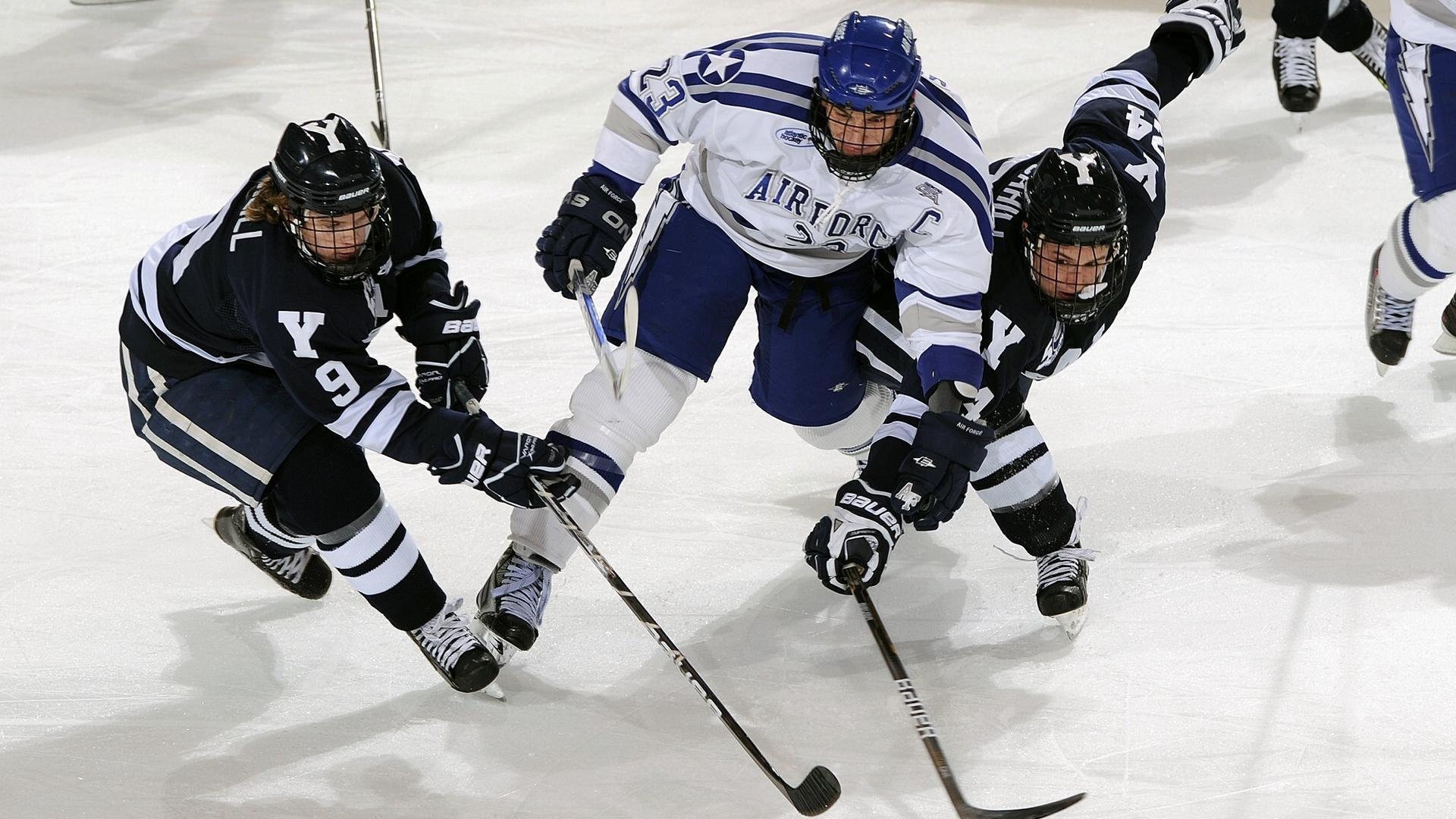 中国足球球员场上视野覆盖模型建立，足球运动员在一瞬间把握球场上对方球员的布局漏洞