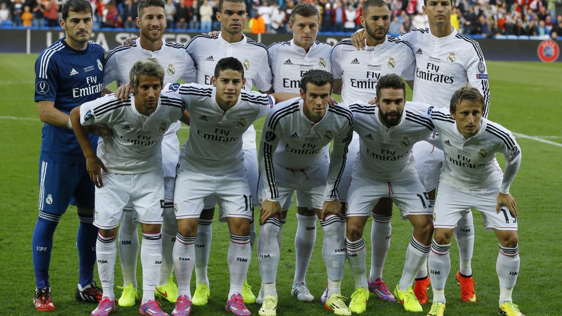 “世界游泳锦标赛新加坡：水上芭蕾选手成全场焦点”